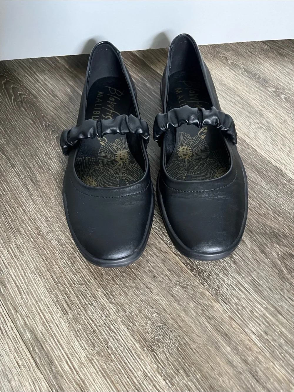Blowfish MALIBU Black Ruched Strap Flats 7M excellent preowned condition